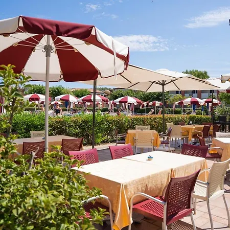 Pini Village Lido Altanea *